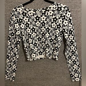 Wild Fable Long Sleeve Black and White Floral Crop Top Size Large